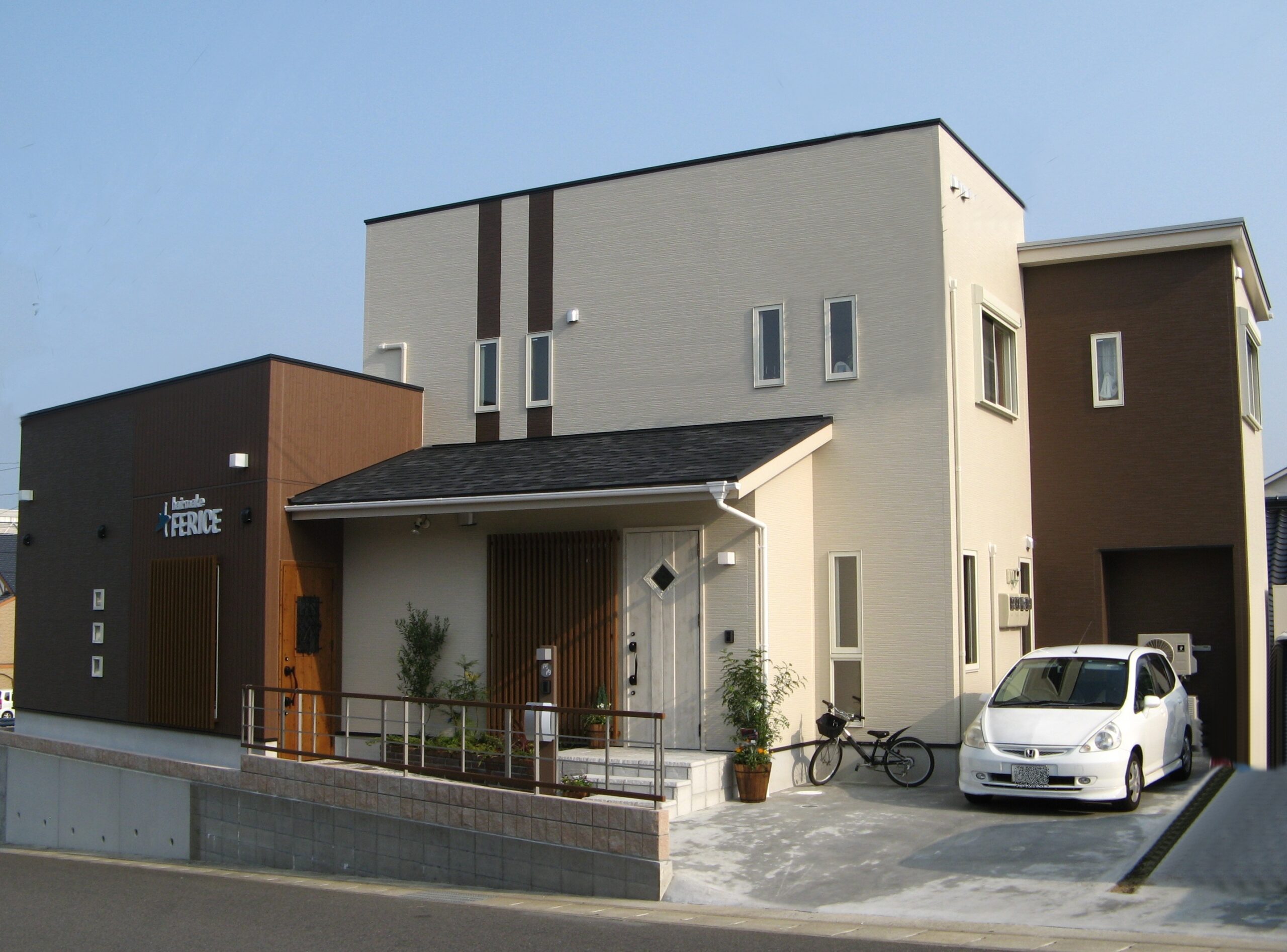 消費税増税前に完成した店舗併用住宅k様邸の建築実例